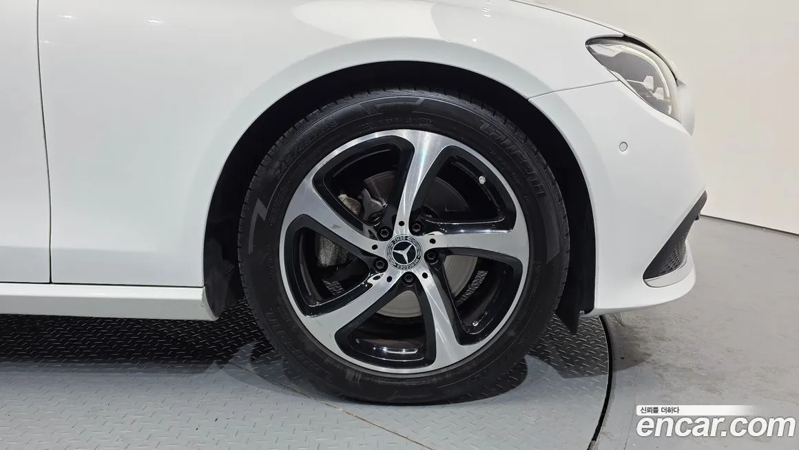Mercedes-Benz E-Class 2021 из KR, фото 2