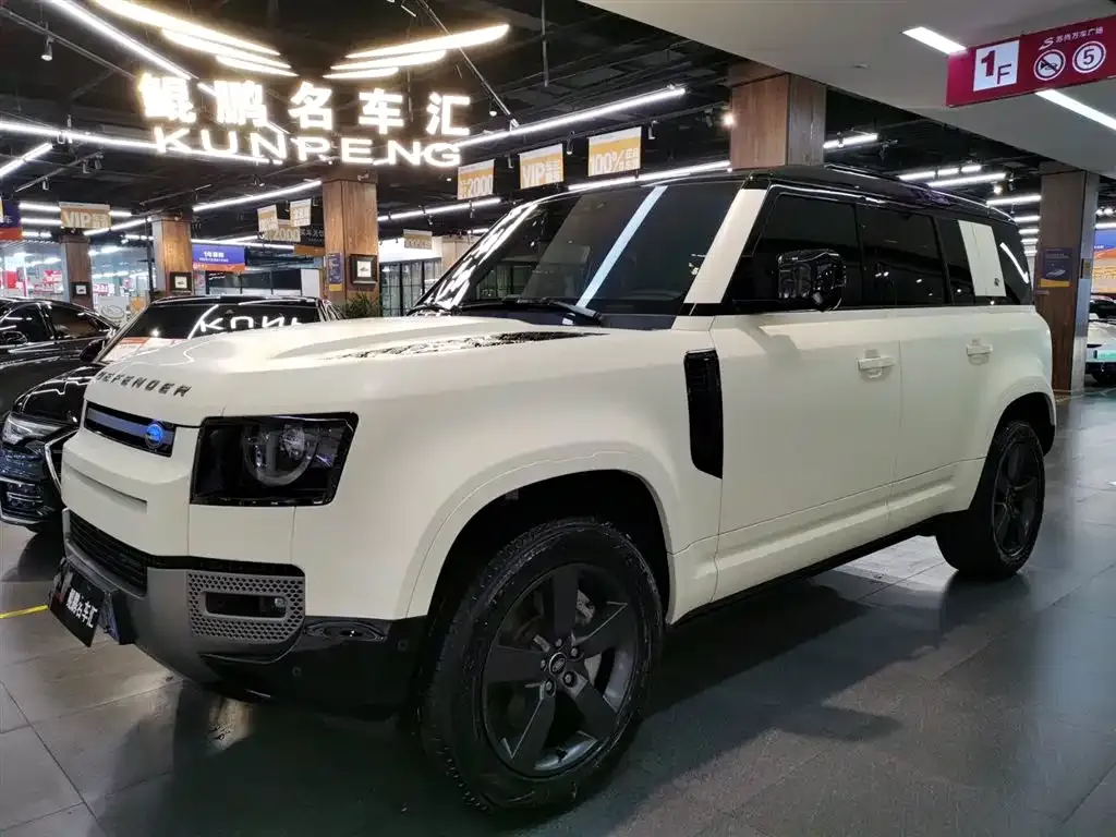 Land Rover Defender — фото 1