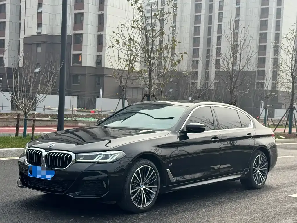 BMW 5 Series — фото 1
