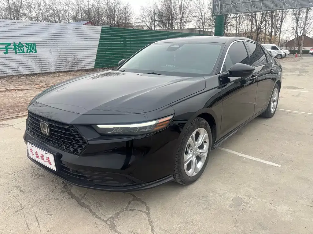 Honda Accord — фото 1