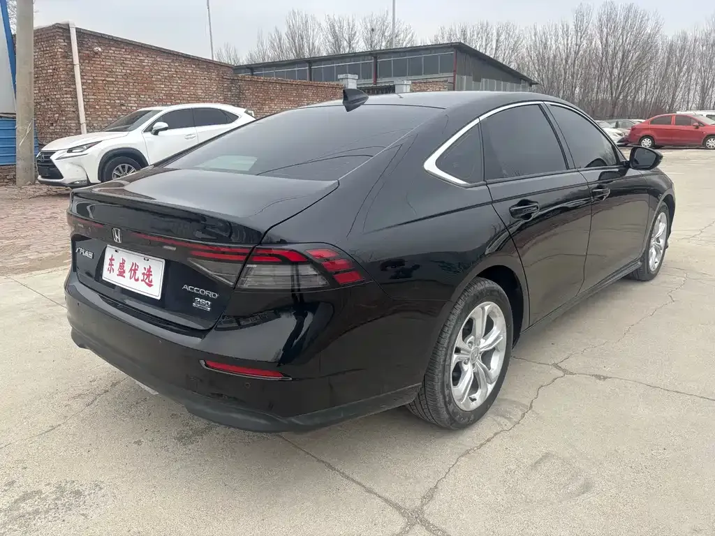 Honda Accord — фото 8