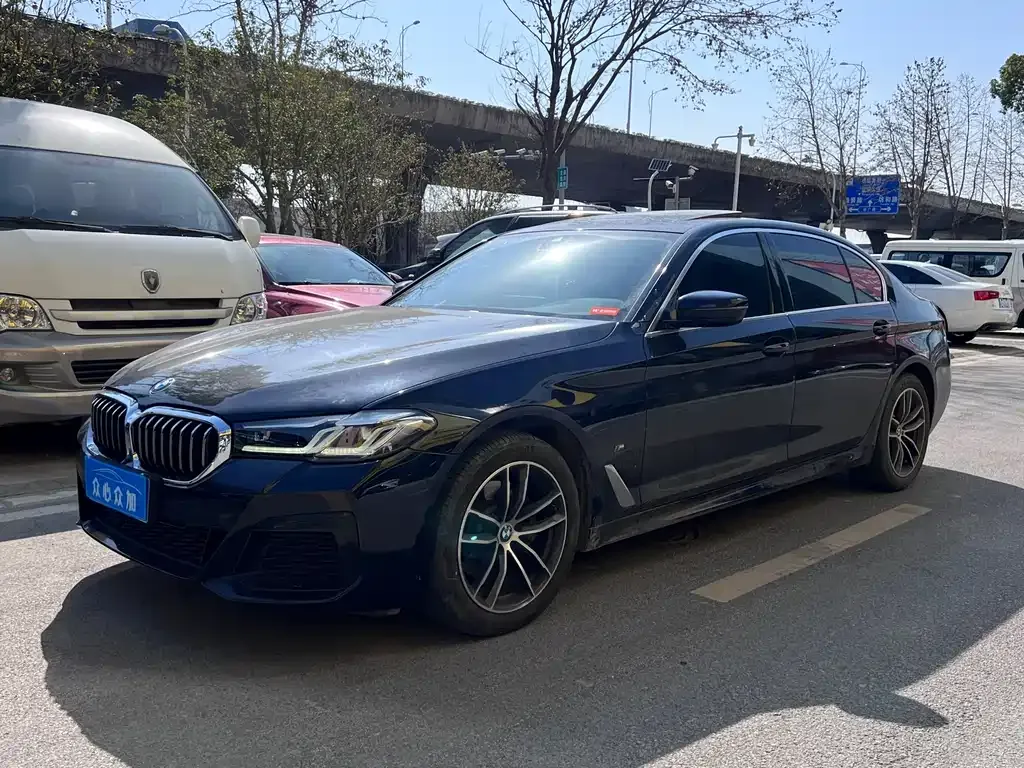 BMW 5 Series — фото 1