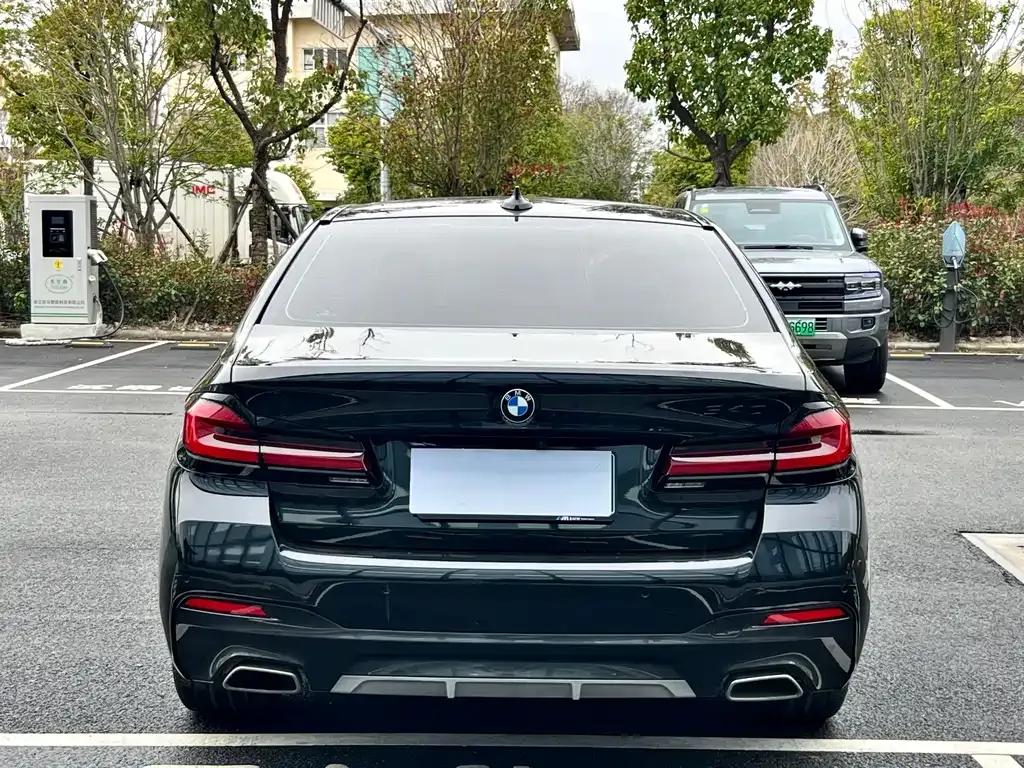 BMW 5 Series — фото 10