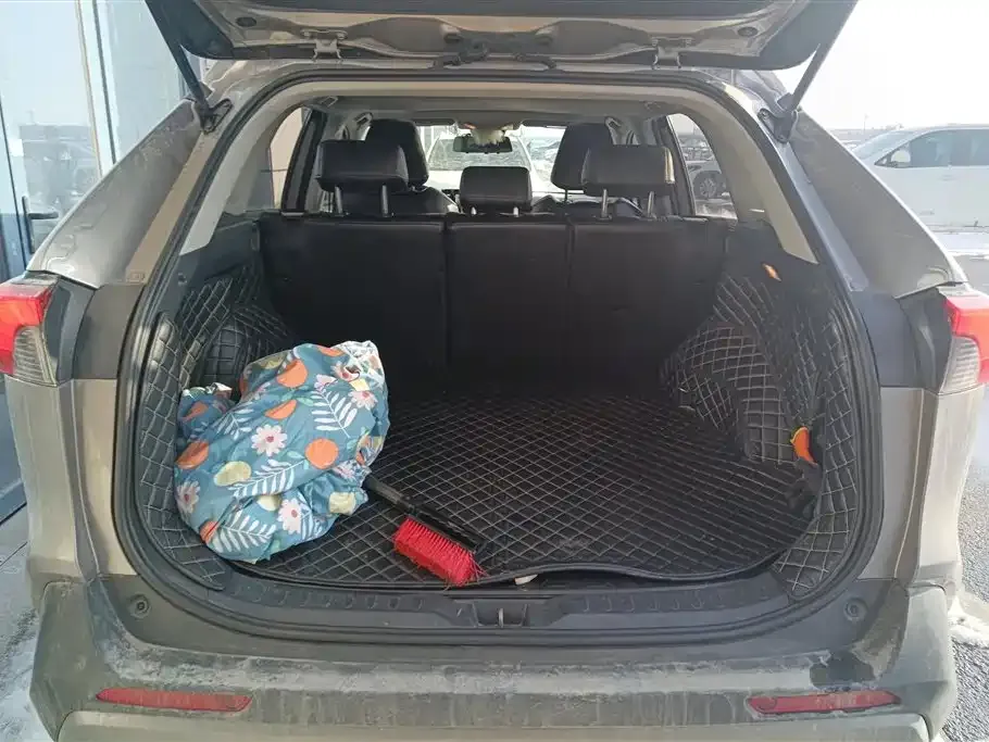 Toyota RAV4 2021 из CN, фото 2