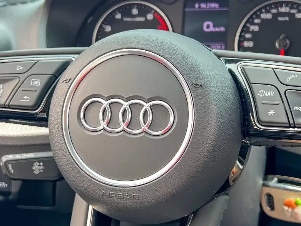 Audi Q2L — фото 3