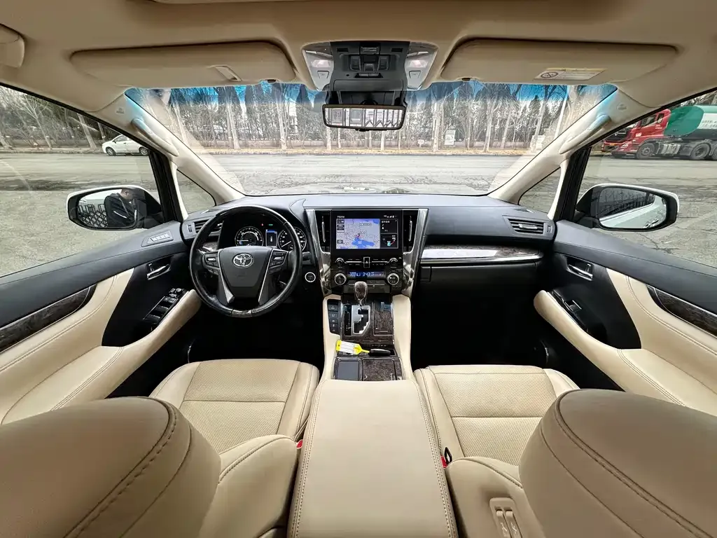 Toyota Vellfire — фото 5