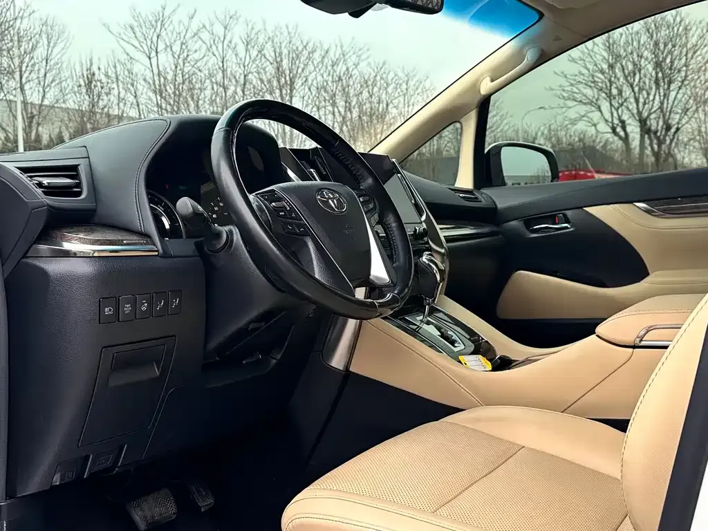 Toyota Vellfire — фото 3