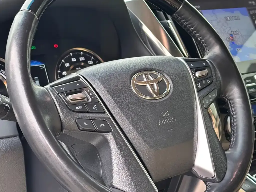 Toyota Vellfire — фото 8
