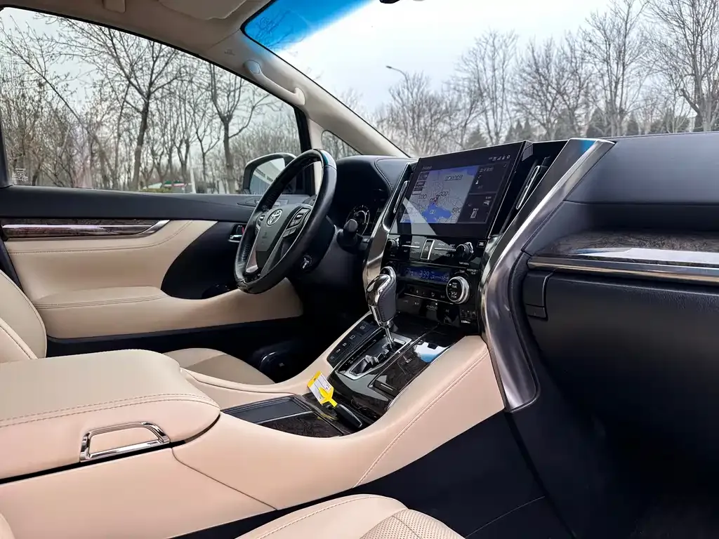 Toyota Vellfire — фото 2
