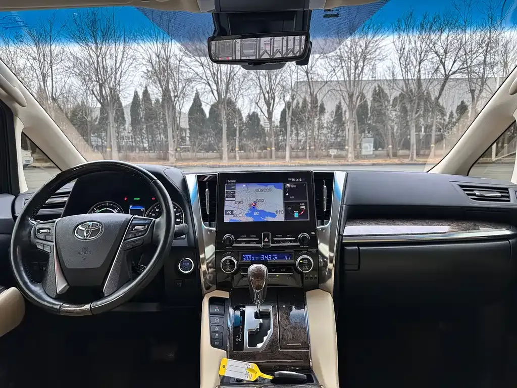 Toyota Vellfire — фото 10