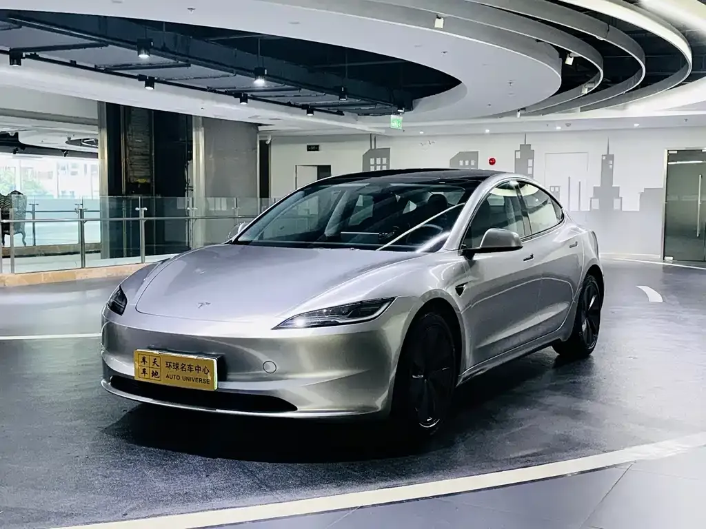 Tesla Model 3 — фото 1