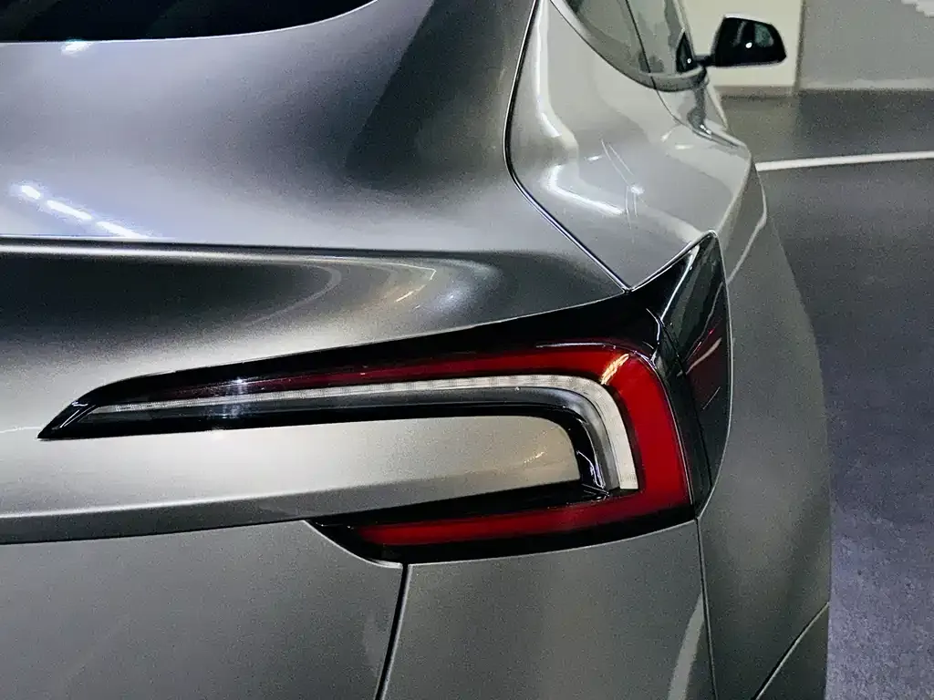 Tesla Model 3 — фото 4