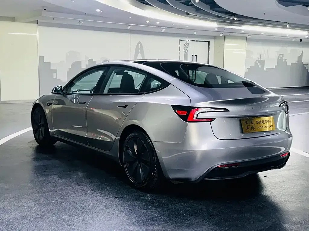Tesla Model 3 — фото 2