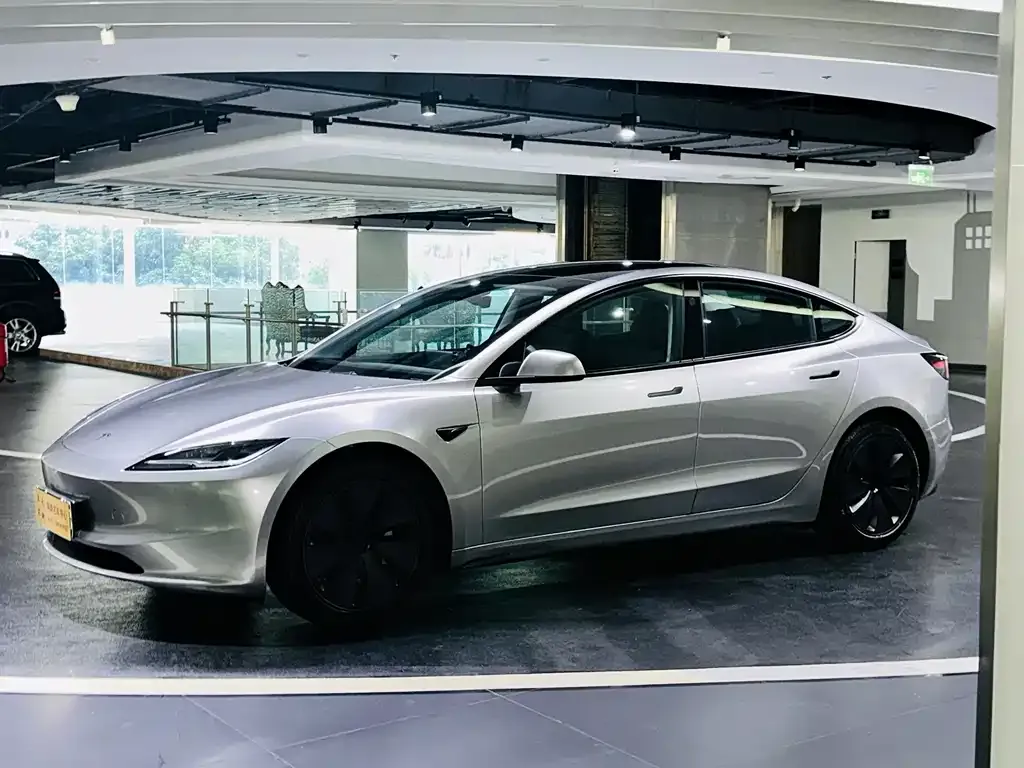 Tesla Model 3 — фото 9