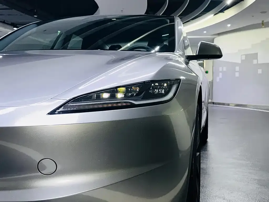 Tesla Model 3 — фото 10