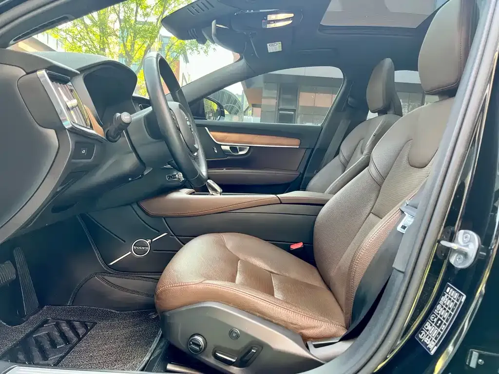 Volvo S90 2023 из CN, фото 3