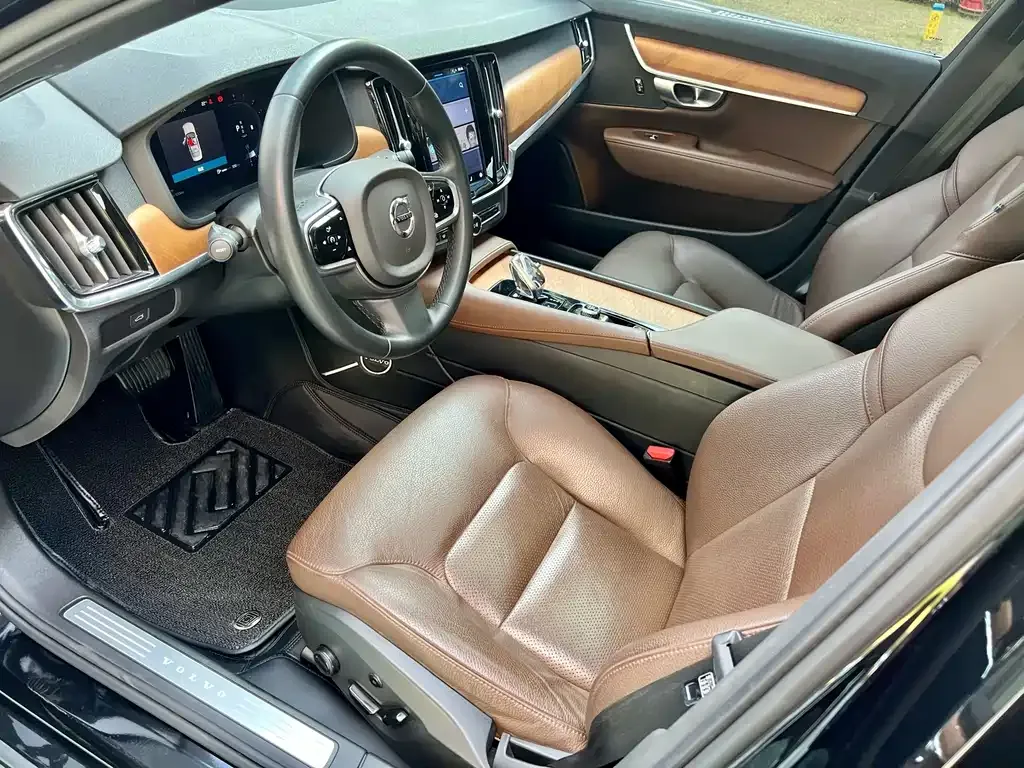 Volvo S90 2023 из CN, фото 2