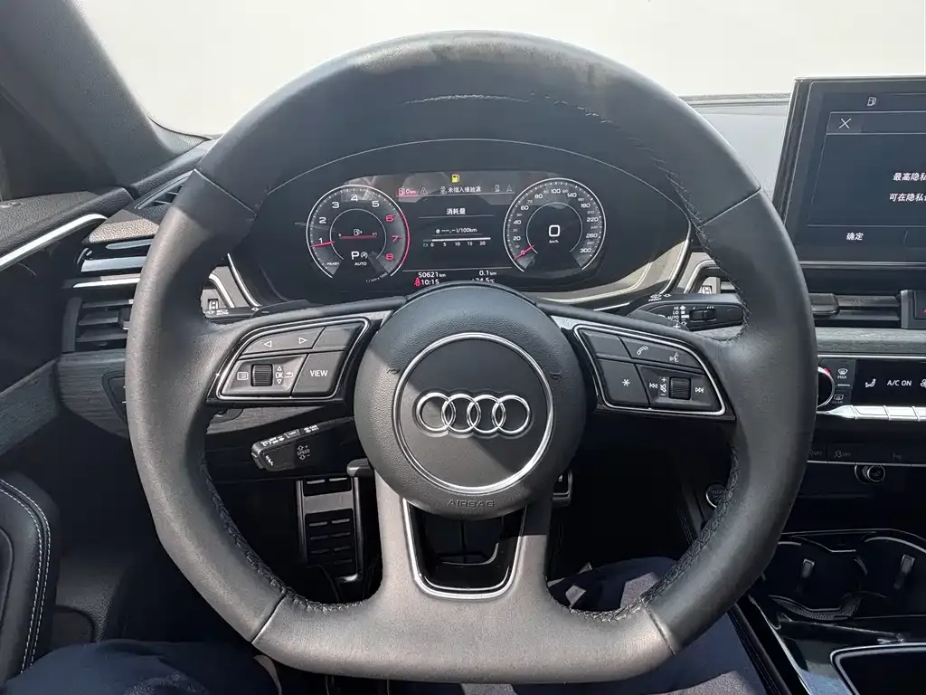 Audi A4L 2023 из CN, фото 2