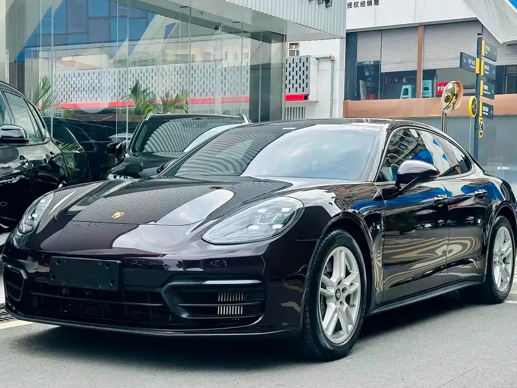 Porsche Panamera — фото 1