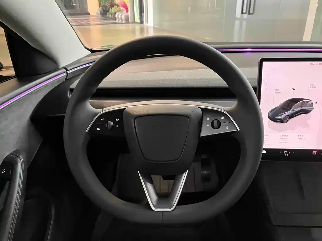 Tesla Model 3 — фото 4