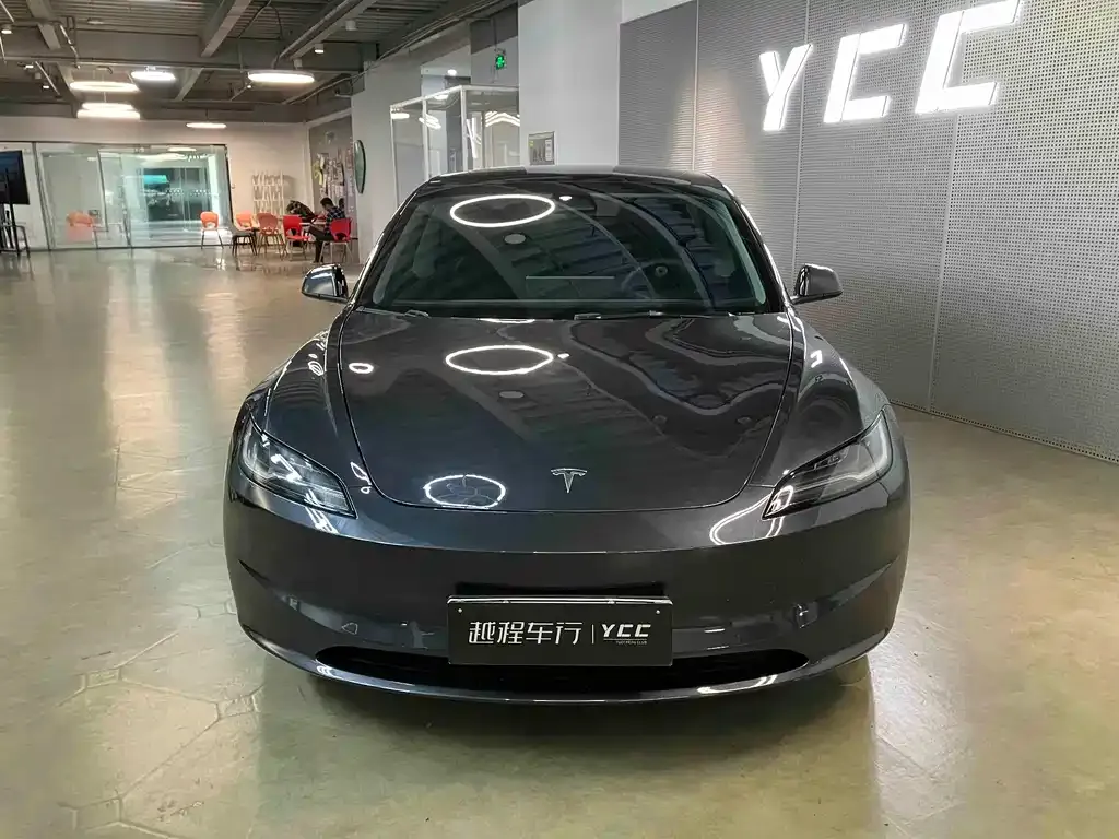 Tesla Model 3 — фото 8