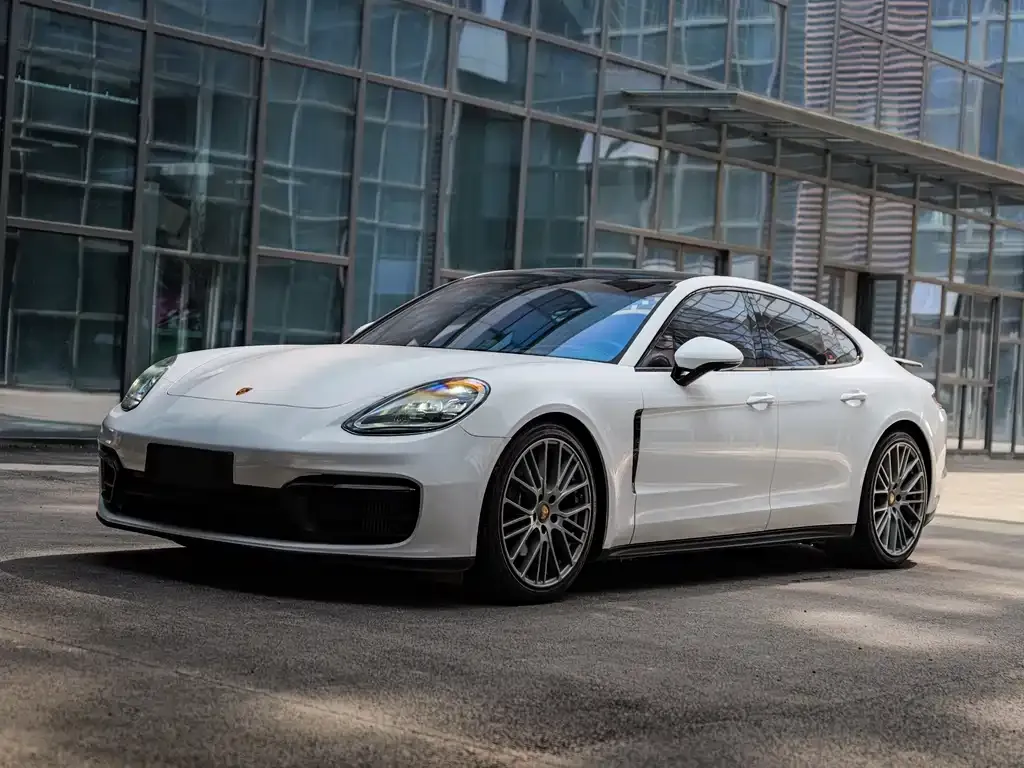Porsche Panamera — фото 1