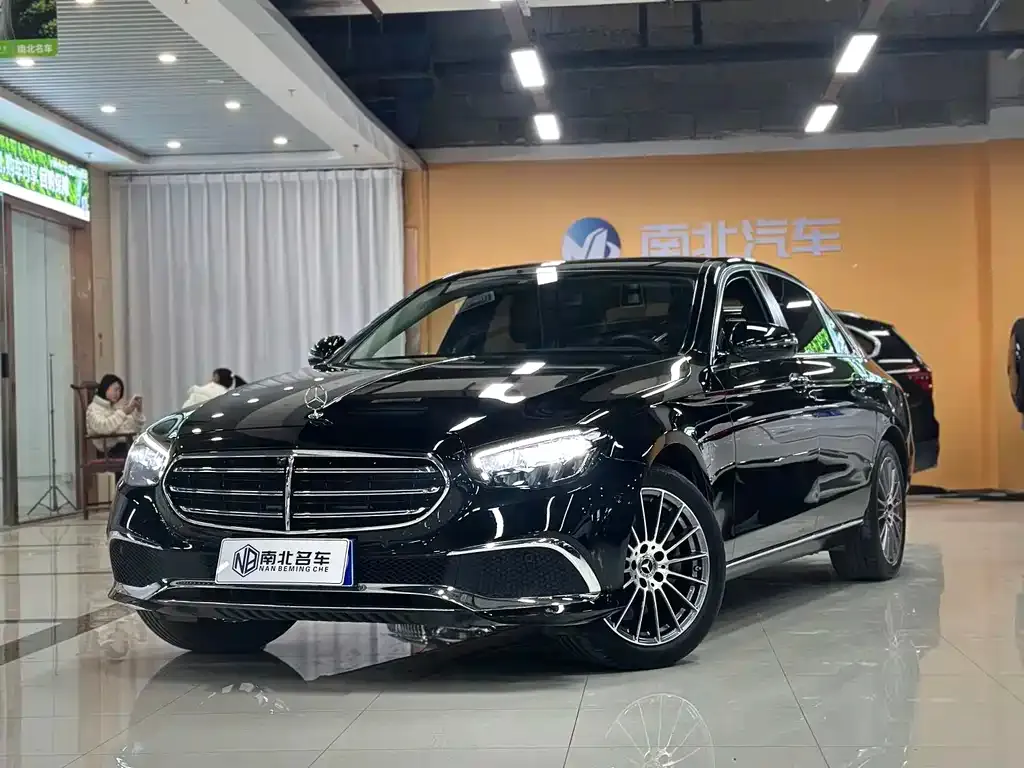 Mercedes-Benz E-Class — фото 1