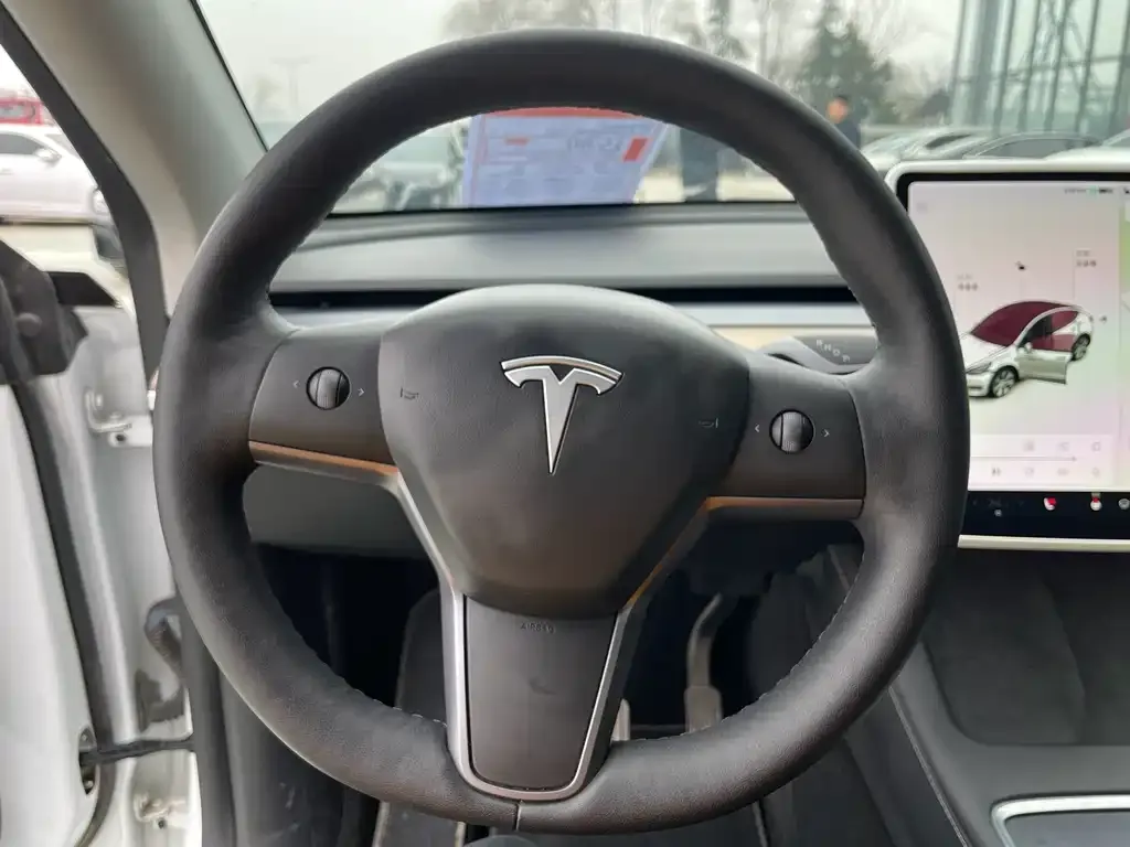 Tesla Model Y — фото 9