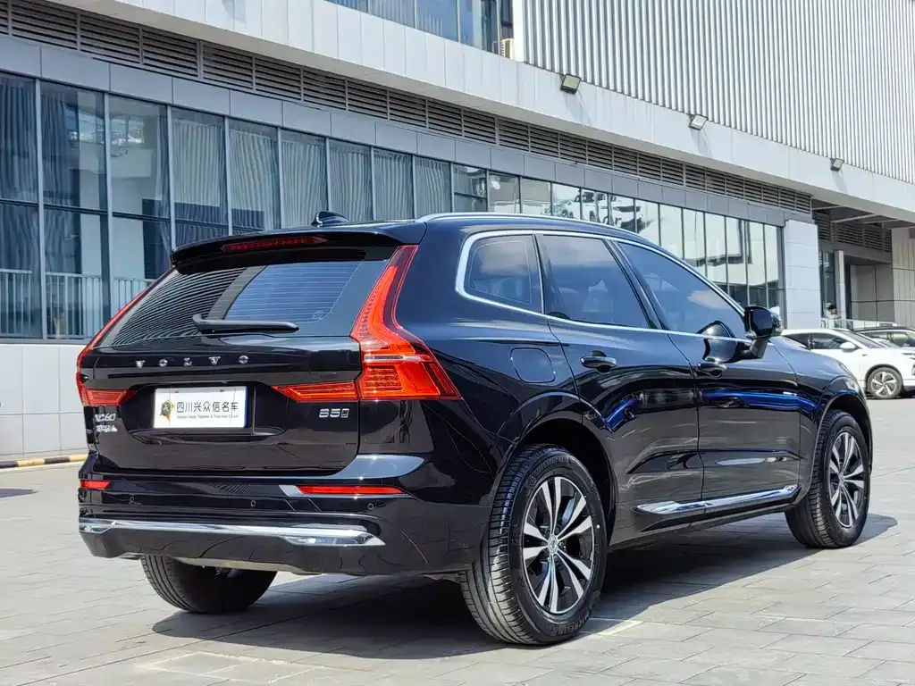 Volvo XC60 — фото 7