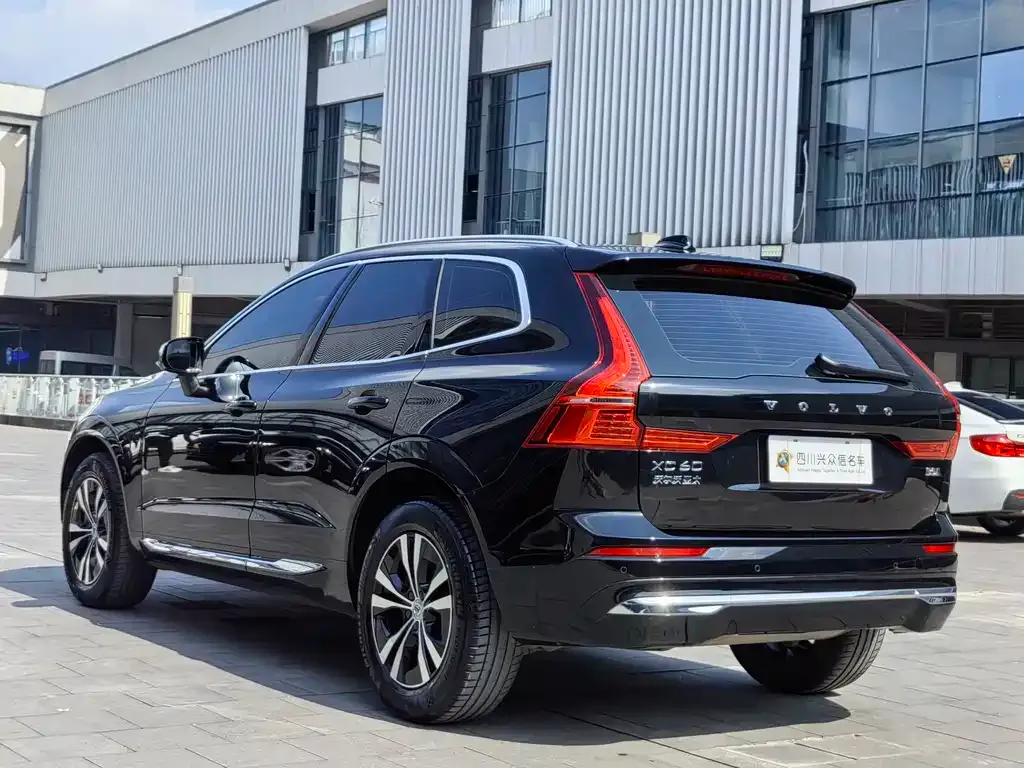 Volvo XC60 — фото 10