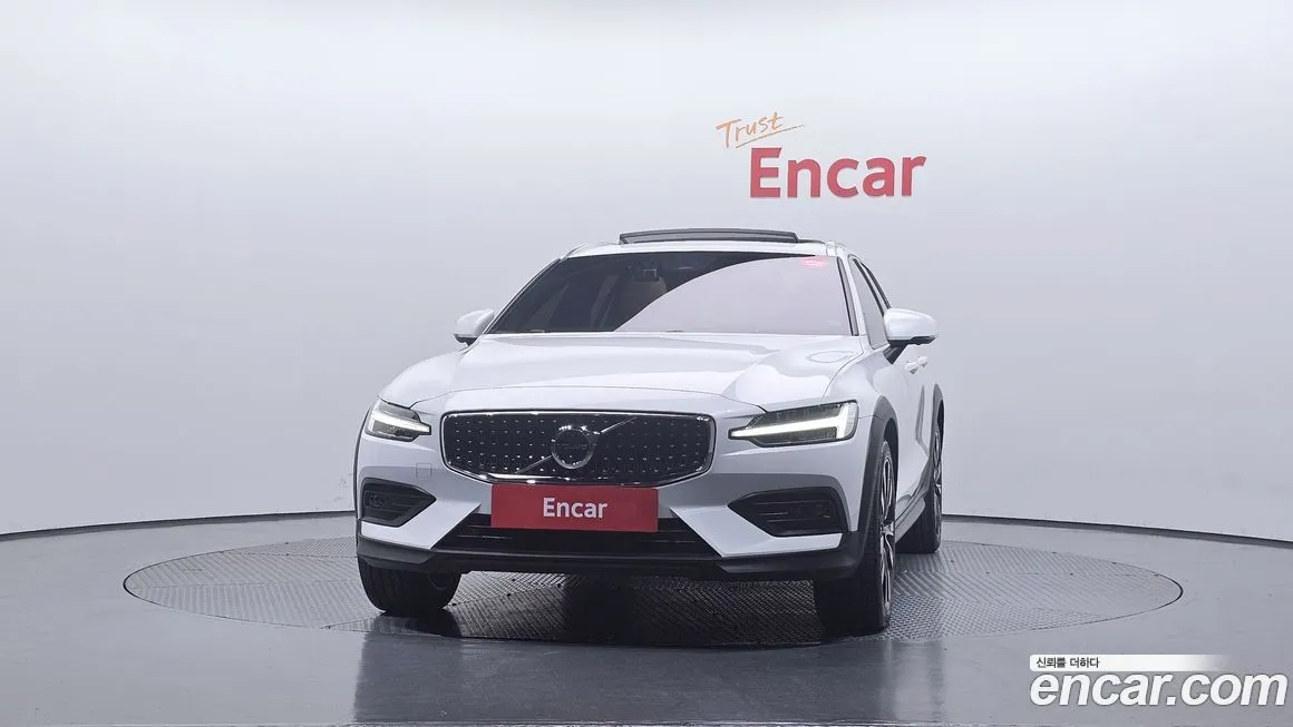 Volvo V60 2023 из KR, фото 4