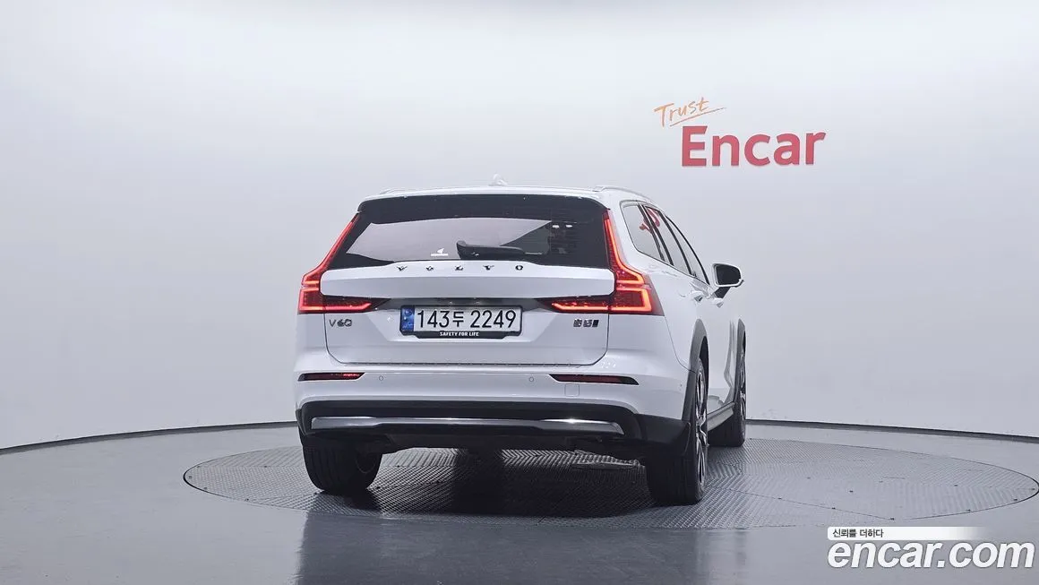 Volvo V60 2023 из KR, фото 3