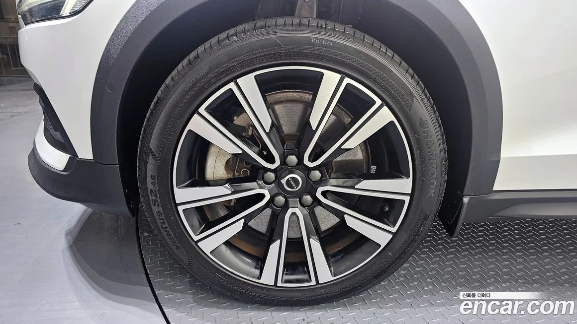 Volvo V60 2023 из KR, фото 6