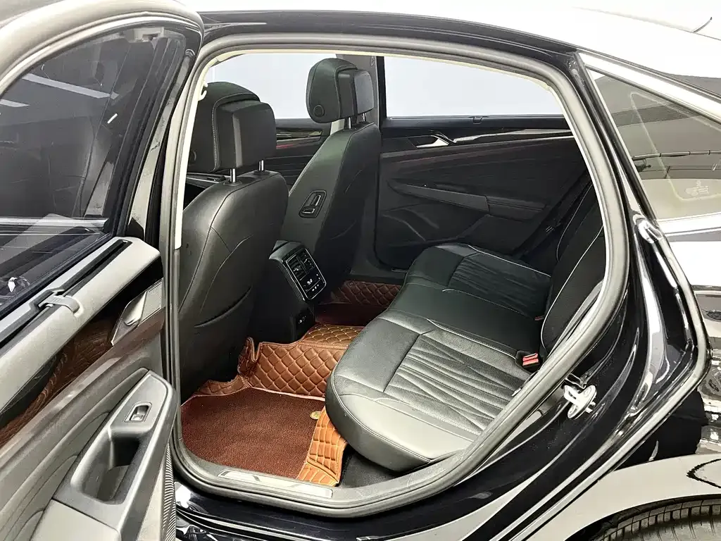 Volkswagen Passat — фото 10