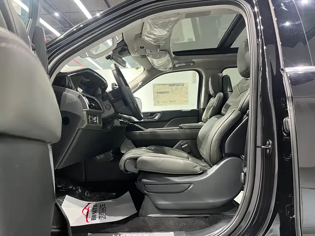 Lincoln Navigator 2026 из CN, фото 2