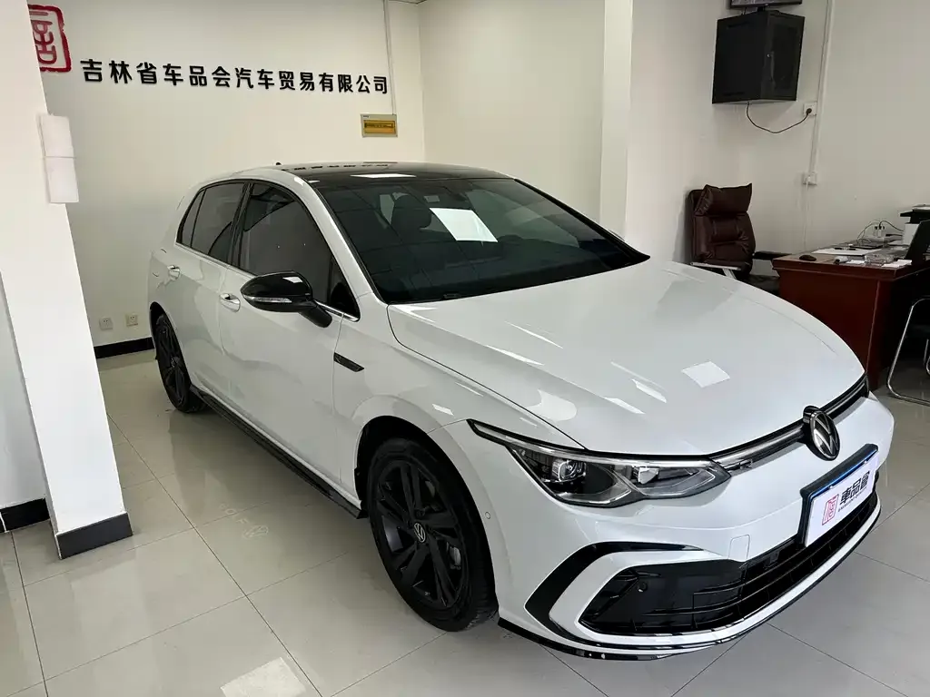 Volkswagen Golf 2023 из CN, фото 3