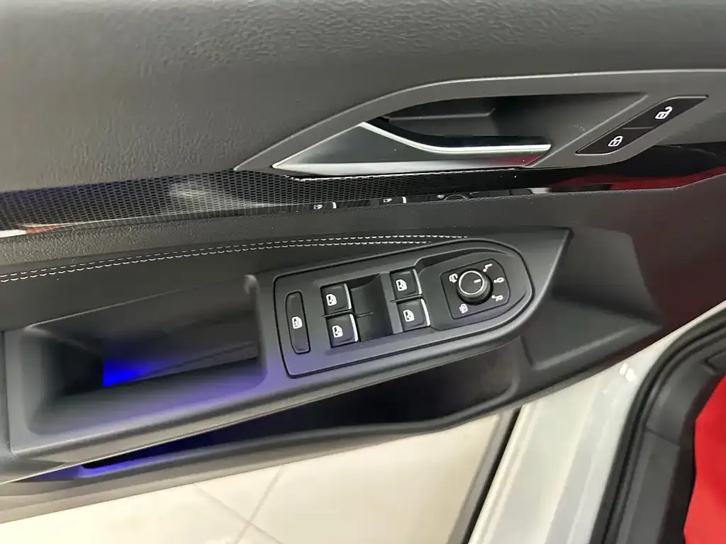 Volkswagen Golf 2023 из CN, фото 8