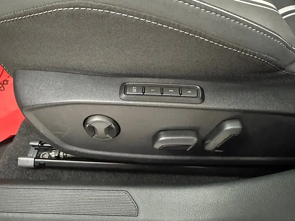 Volkswagen Golf 2023 из CN, фото 9