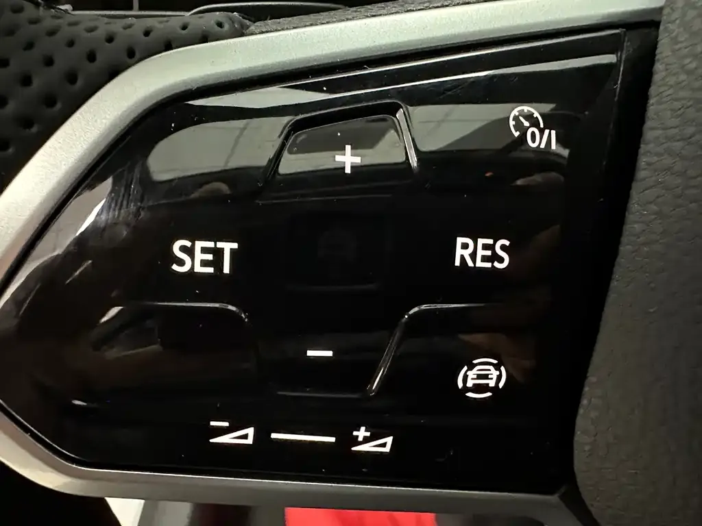 Volkswagen Golf 2023 из CN, фото 5