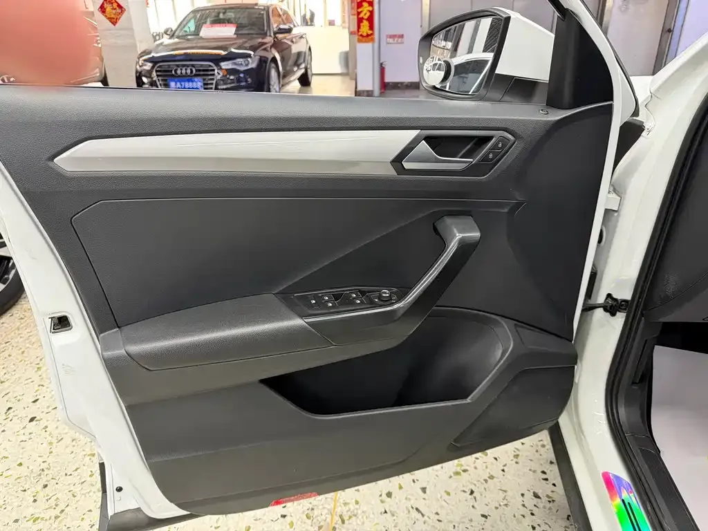 Volkswagen T-Roc 2023 из CN, фото 2