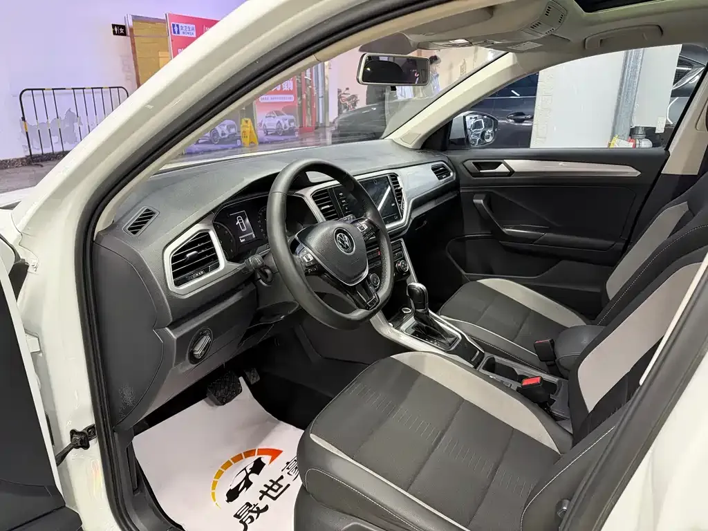 Volkswagen T-Roc 2023 из CN, фото 6