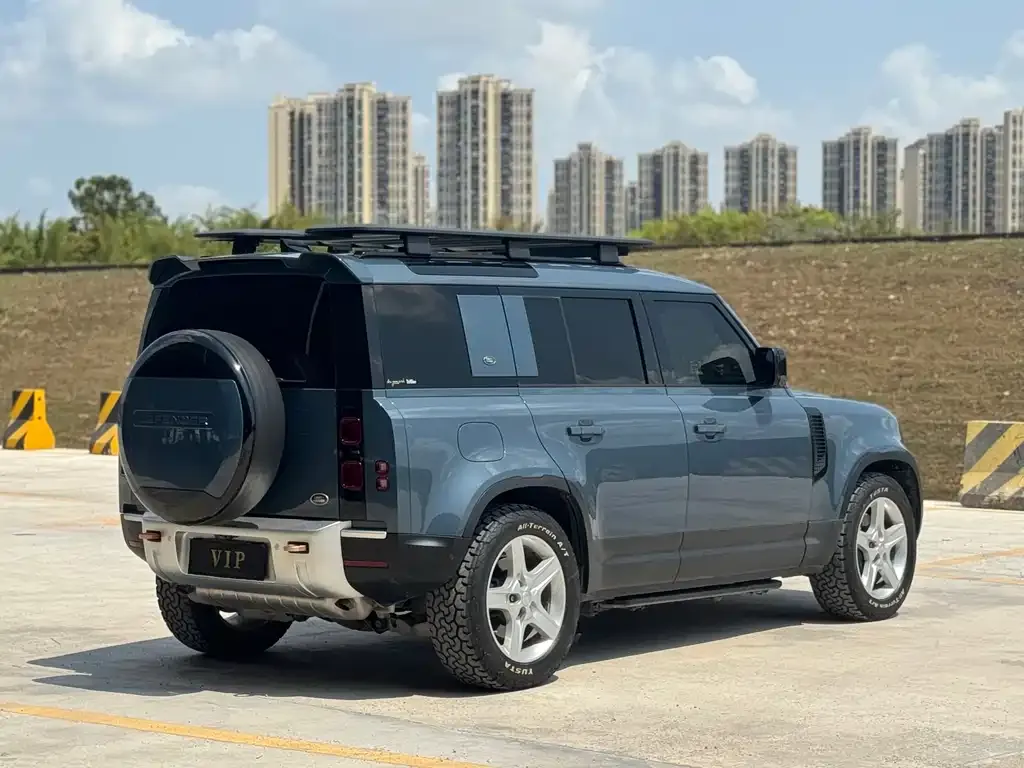 Land Rover Defender — фото 1