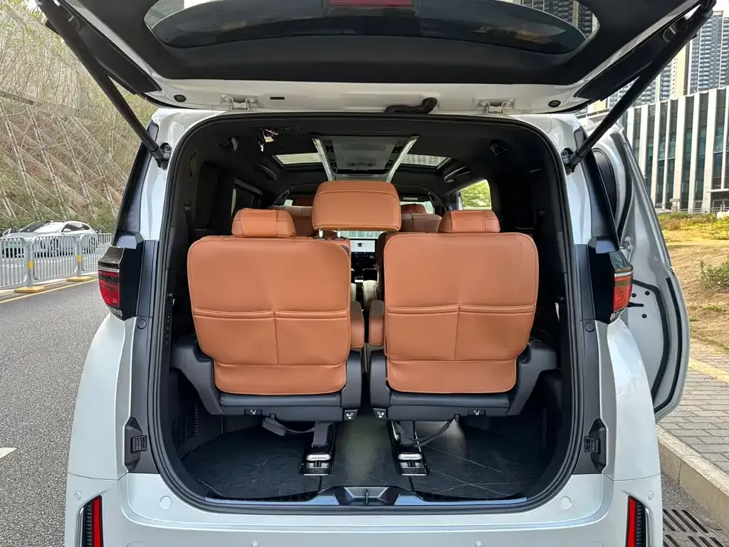 Toyota Vellfire 2024 из CN, фото 9