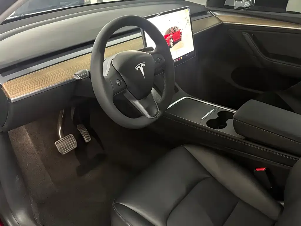 Tesla Model Y — фото 2