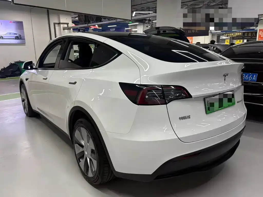 Tesla Model Y — фото 6