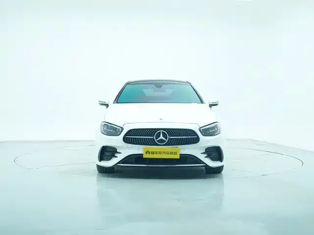 Mercedes-Benz E-Class — фото 2
