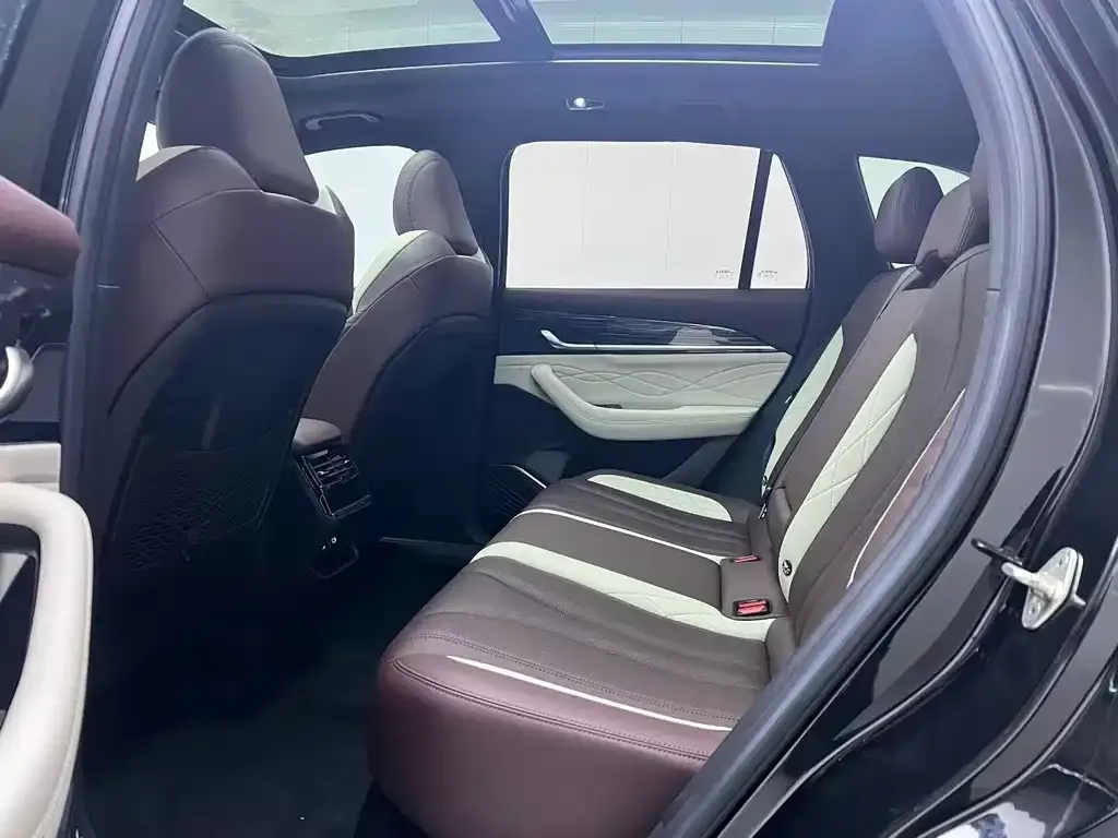 Geely Xingyue L 2024 из CN, фото 3
