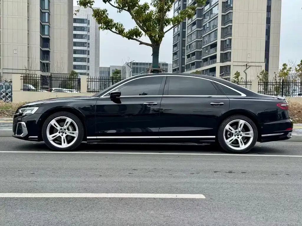 Audi A8 2023 из CN, фото 5