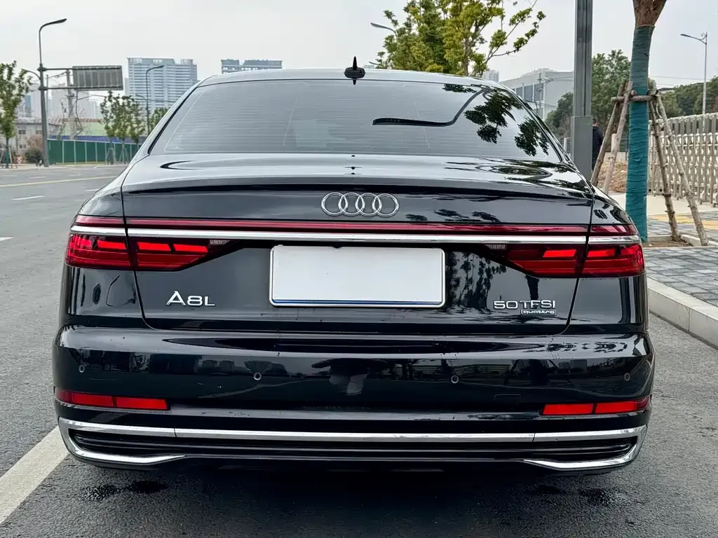 Audi A8 2023 из CN, фото 4