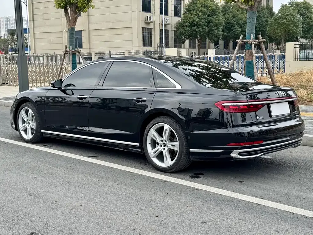 Audi A8 2023 из CN, фото 9